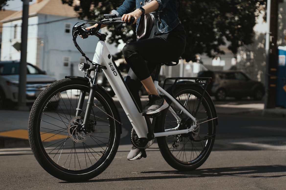 אופניים חשמליים עם שיכוך מלא - למה זה כדאי?