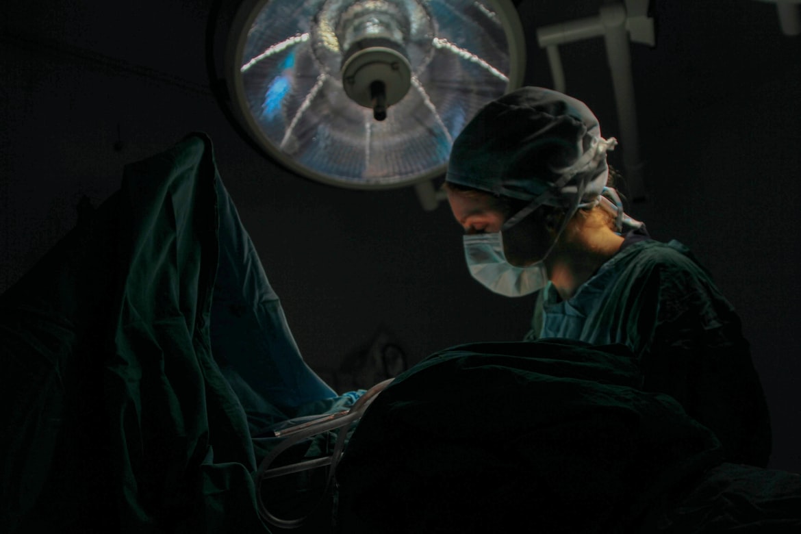 מחירון ניתוחים פלסטיים - מה המרכיבים ואיך נקבעת העלות הכספית?